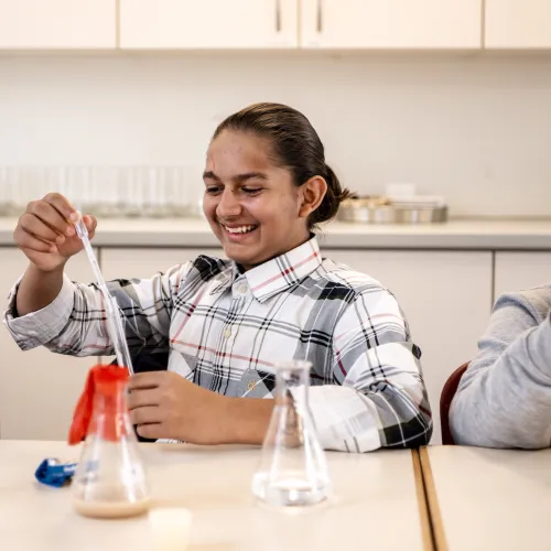 Wetenschap voor kinderen in het Jenevermuseum (Foto: Boumediene Belbachir)