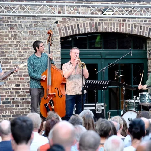 Jazz 'n Jenever 2019: Tim Finoulst Trio feat. Bert Joris (foto: T. Daenen)