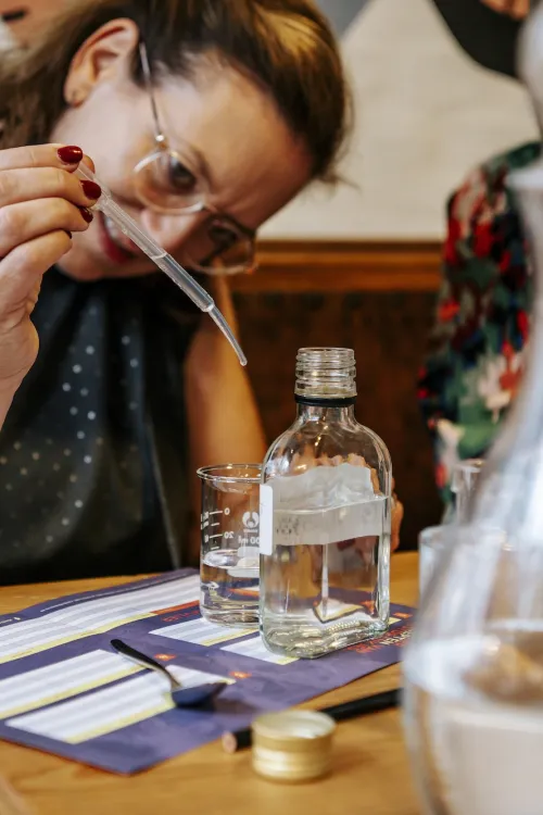 Maak je eigen jenever in het Jenevermuseum